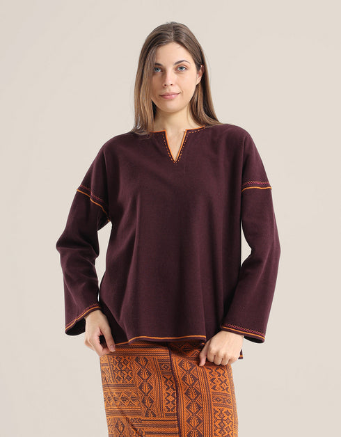 Sweater with round neckline with slits